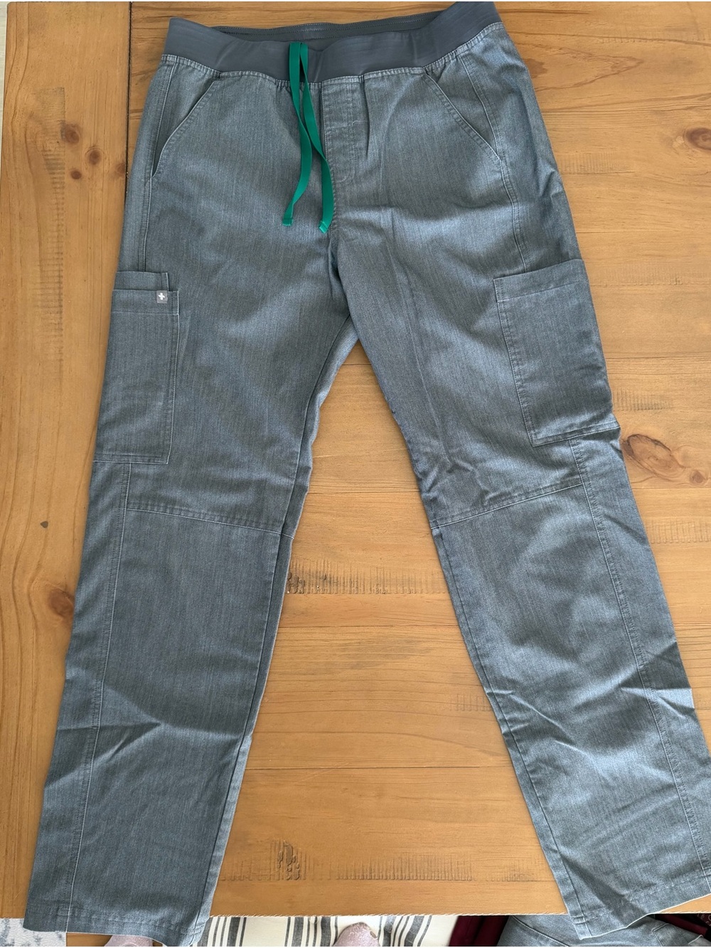 Figs Men's Axim Cargo Scrub Pants - Graphite - Size Medium